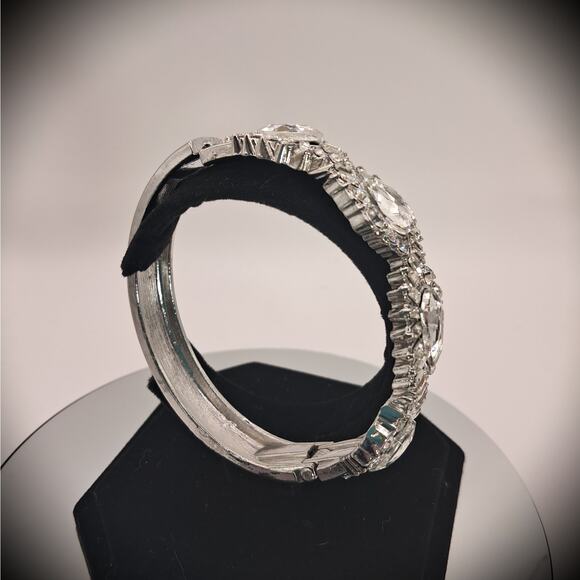 Vintage Kramer Art Nouveau Bold Rhinestone Bracelet Hinge Clasp Siver Clear CZ - Picture 5 of 10